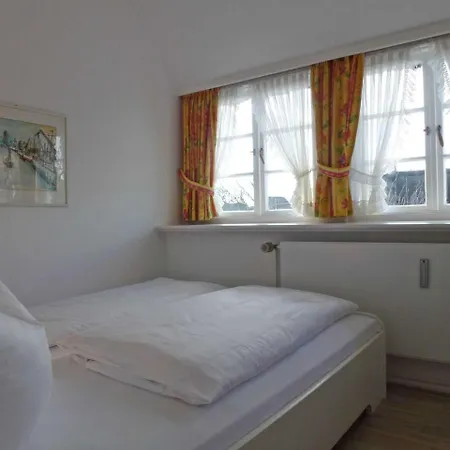 Lh Am Dorfteich_ Hausteil 1 Holiday home Wenningstedt-Braderup